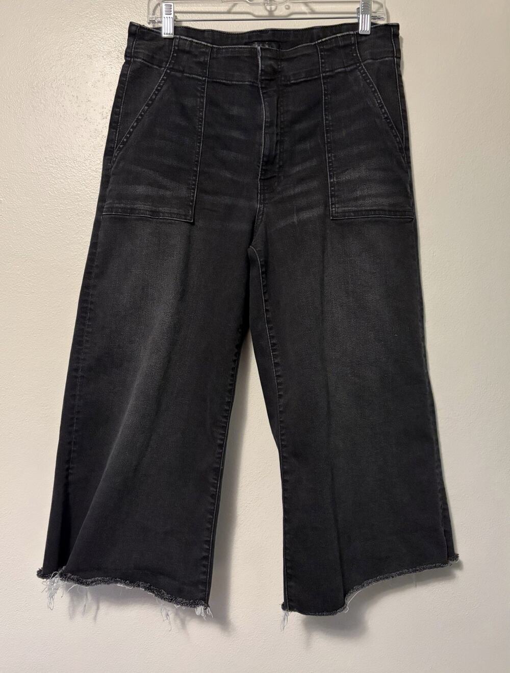 KUT from the Kloth Meg Wide Leg High Rise Jeans Pockets Black Size 10 Raw Hem